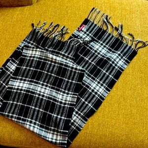 Men’s black and white argyle scarf